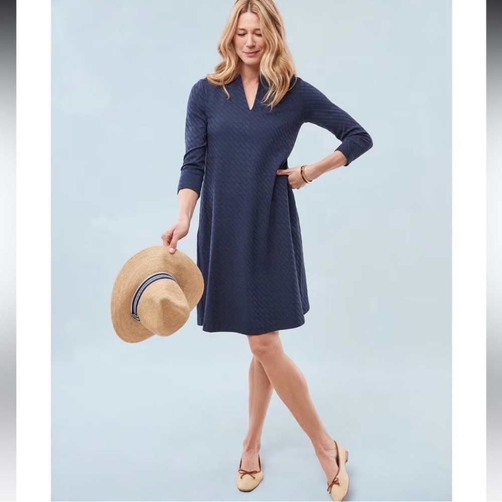 NWT J.McLaughlin
Octavia Geo Jaquard Split V-Neck 3/4 Sleeve Shift Dress